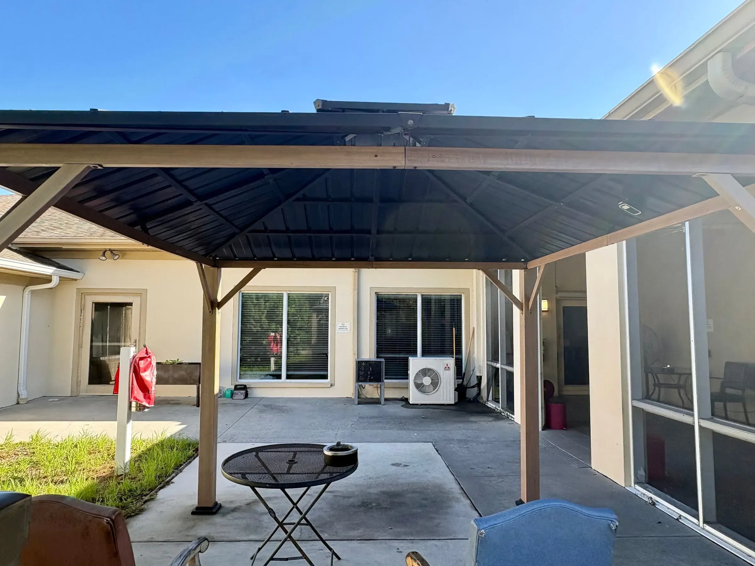 The covered patio at Vivo Healthcare Winter Haven