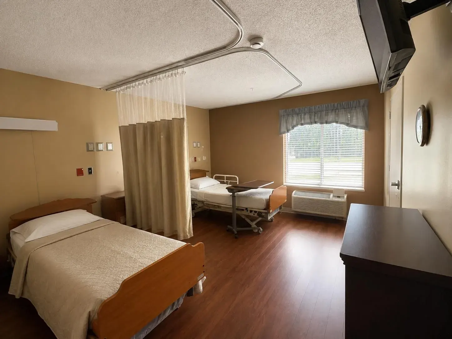 A semi-private resident room at Vivo Healthcare Winter Haven